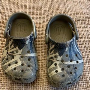 Camouflage crocs